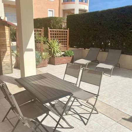 Appt 2 Pieces Port Frejus - Mega Terrasse + Garageアパートメント エクステリア 写真