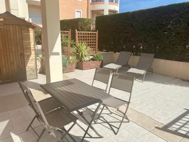 Appt 2 Pieces Port Frejus - Mega Terrasse + Garageアパートメント エクステリア 写真