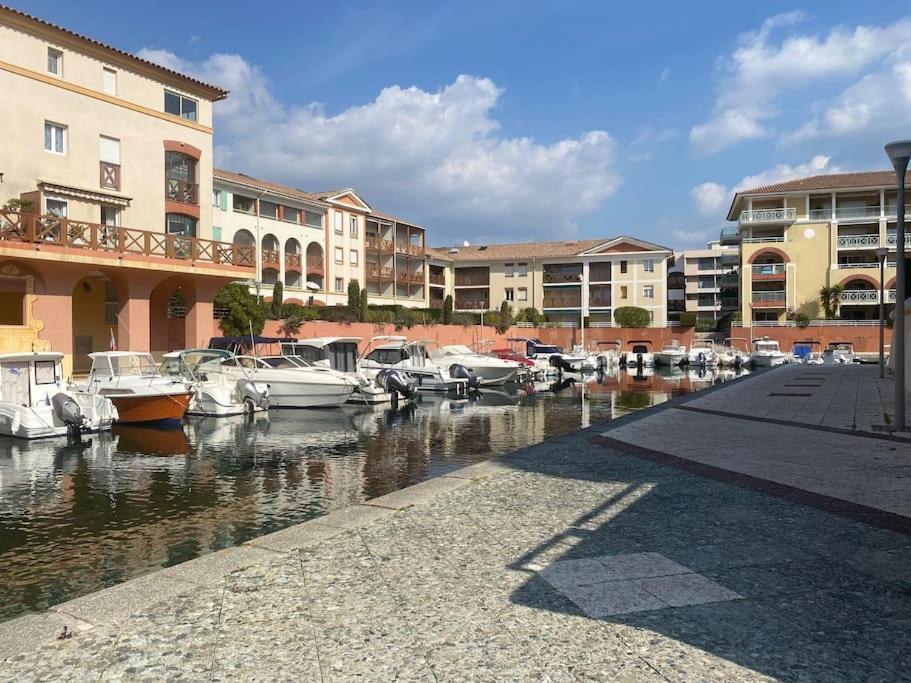 Appt 2 Pieces Port Frejus - Mega Terrasse + Garageアパートメント エクステリア 写真