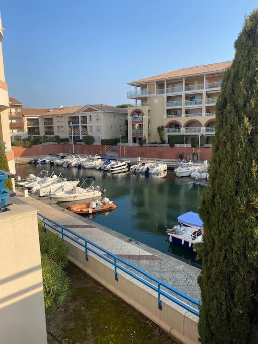 Appt 2 Pieces Port Frejus - Mega Terrasse + Garageアパートメント エクステリア 写真